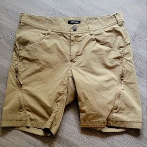 Men's Arc'teryx Stowe shorts. Tan. Size 32